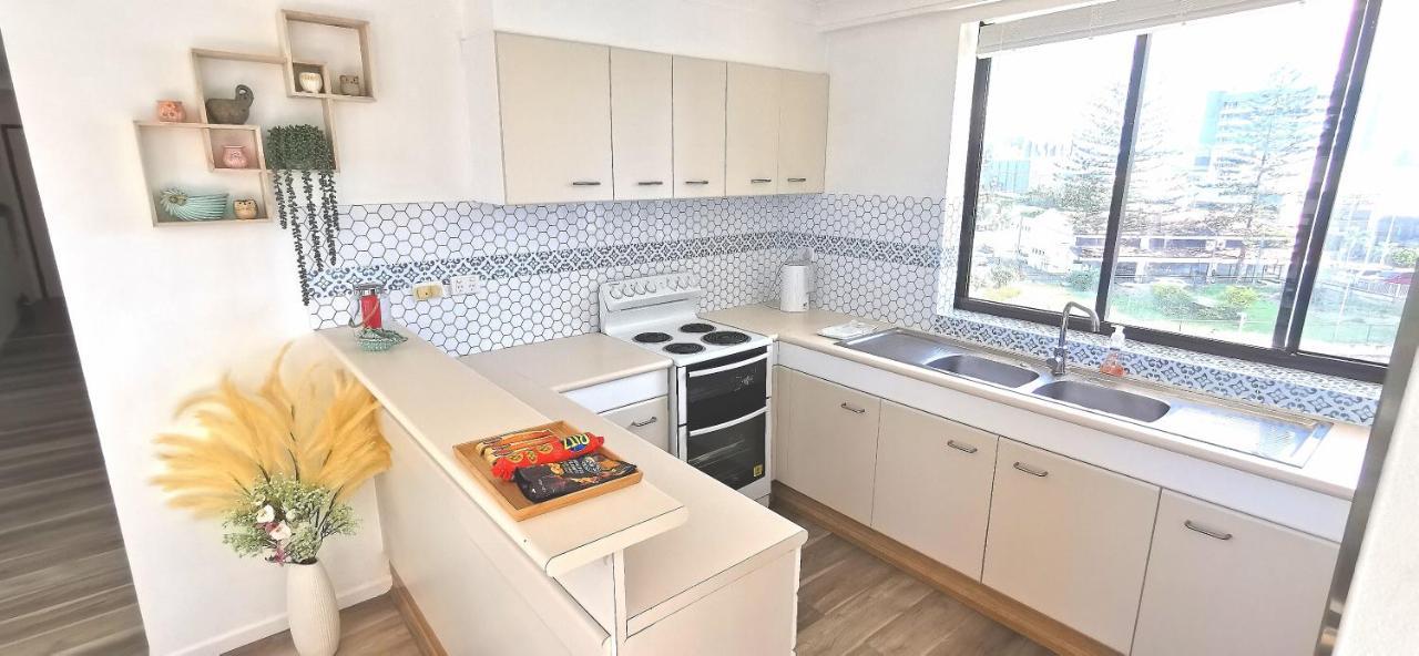 Beachside Apartment In The Heart Of Surfers Paradise - Free Parking Gold Coast Exterior foto